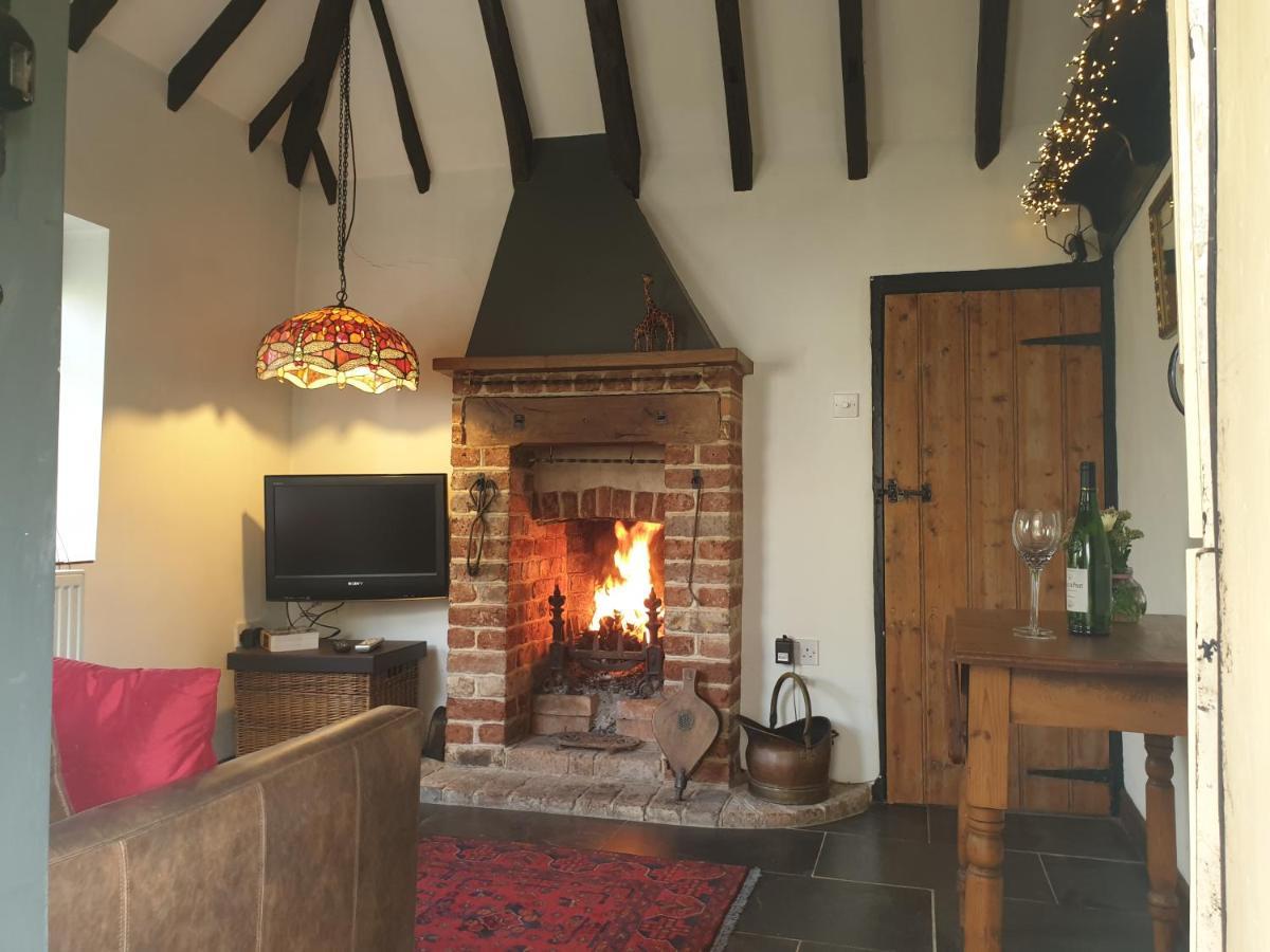 Delightful Cottage On The River Adur Close To Brighton & The Downs No Dogs Sorry Upper Beeding Екстериор снимка