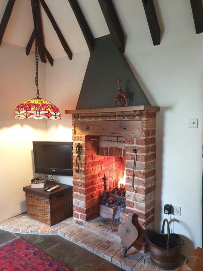 Delightful Cottage On The River Adur Close To Brighton & The Downs No Dogs Sorry Upper Beeding Екстериор снимка