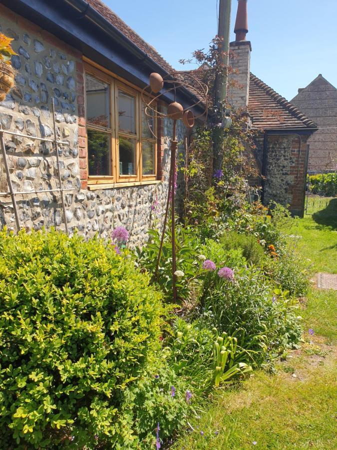 Delightful Cottage On The River Adur Close To Brighton & The Downs No Dogs Sorry Upper Beeding Екстериор снимка