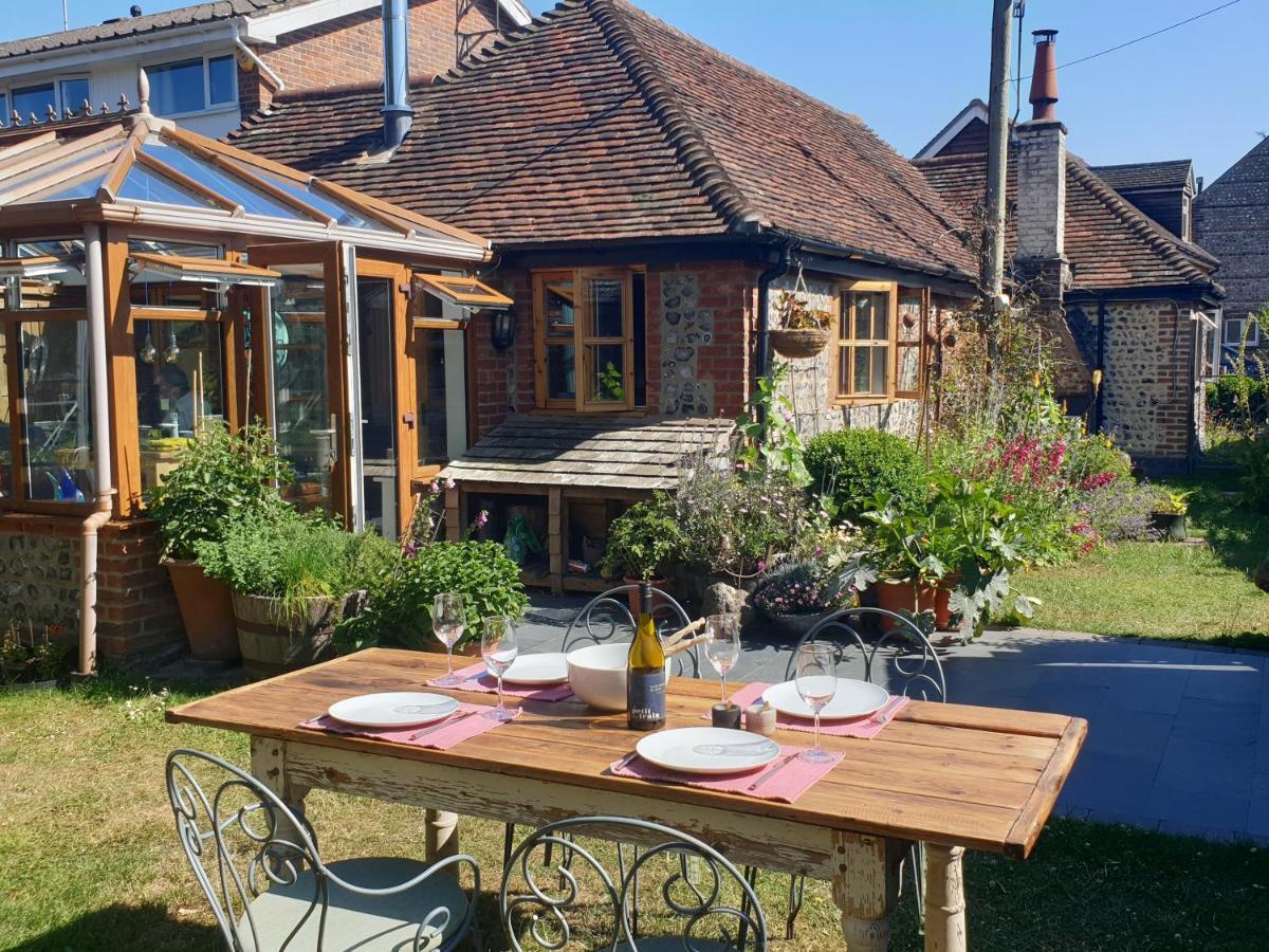 Delightful Cottage On The River Adur Close To Brighton & The Downs No Dogs Sorry Upper Beeding Екстериор снимка