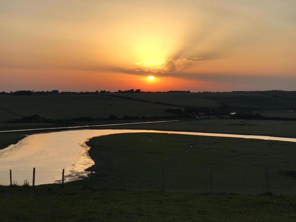 Delightful Cottage On The River Adur Close To Brighton & The Downs No Dogs Sorry Upper Beeding Екстериор снимка